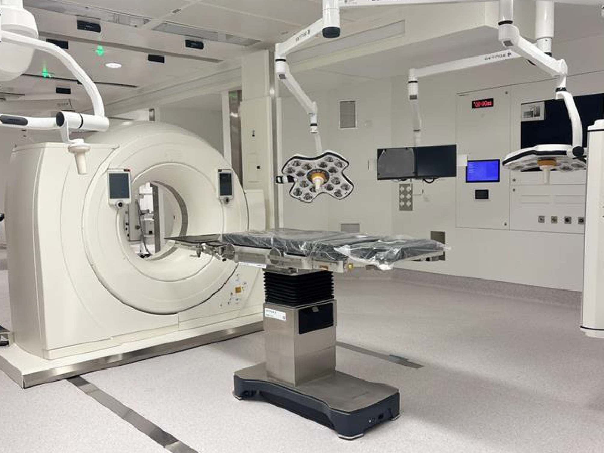 Foto del artículo: Only Hybrid Operating Theatre in Europe
